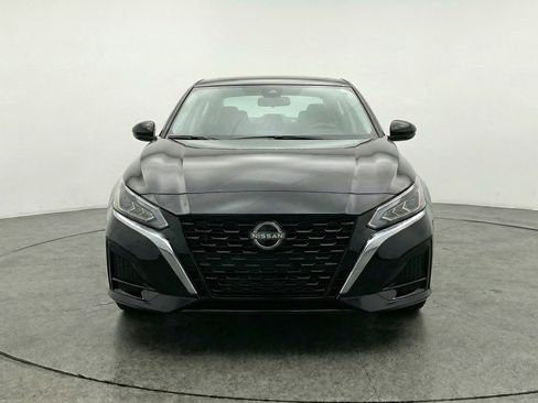 Used 2025 Nissan Altima 2.5 SV image 2