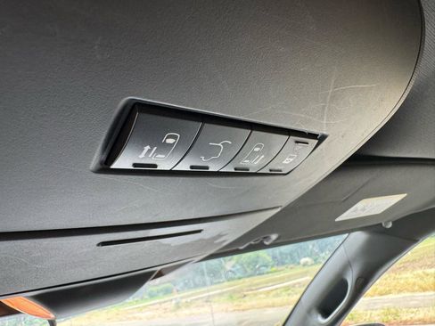 Used 2017 Dodge Grand Caravan SXT FWD image 28