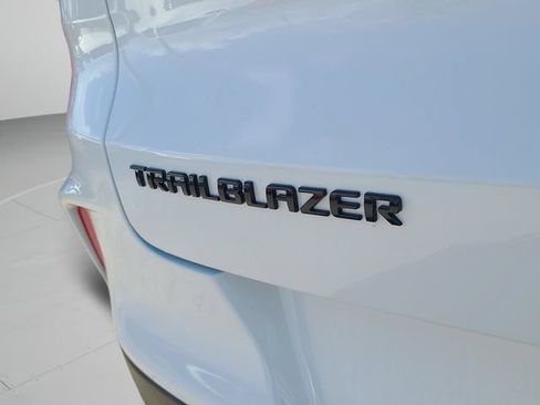 Used 2023 Chevrolet TrailBlazer RS w/ Convenience Package FWD image 5