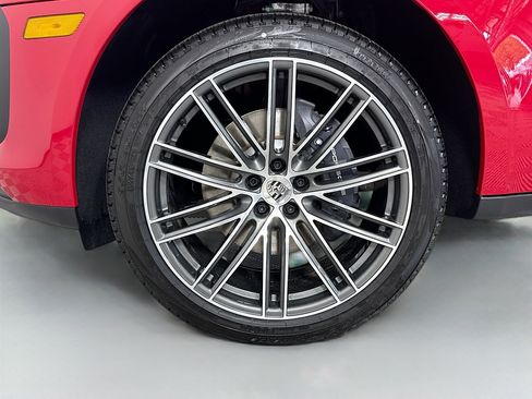 Certified 2025 Porsche Macan image 24