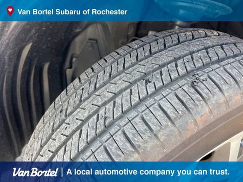 Used 2025 Subaru Forester Premium AWD/4WD image 10