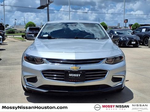 Used 2018 Chevrolet Malibu LS w/ LPO, Convenience Package 2 FWD image 3