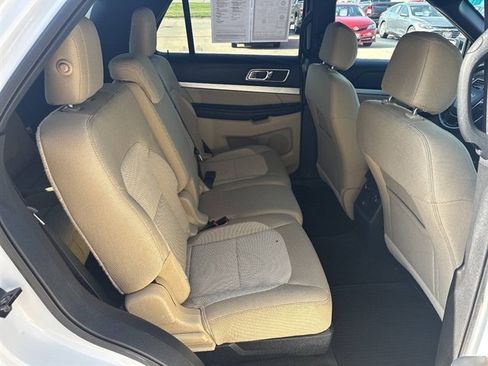 Used 2016 Ford Explorer XLT w/ Equipment Group 201A AWD/4WD image 17