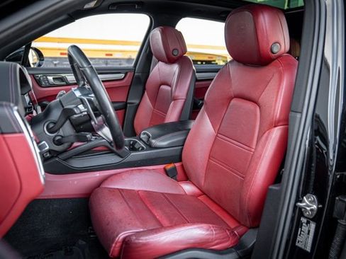 Used 2022 Porsche Cayenne Platinum Edition image 37