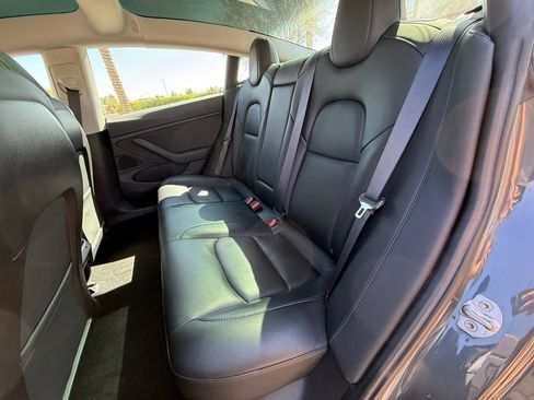 Used 2019 Tesla Model 3 Standard Range image 10