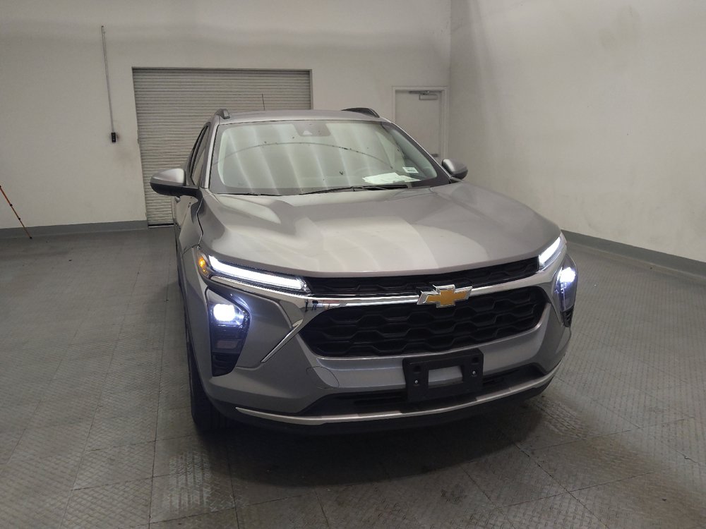 Used 2025 Chevrolet Trax LT w/ LT Convenience Package FWD image 14