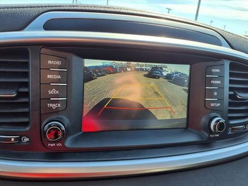 Used 2020 Kia Sorento LX image 14