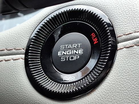 Certified 2024 Jeep Compass Limited image 27