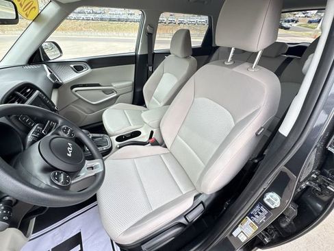 Used 2025 Kia Soul LX w/ LX Technology Package image 13