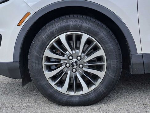 Used 2019 Lincoln Nautilus Select AWD/4WD image 9