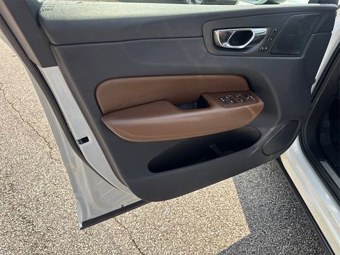 Used 2019 Volvo XC60 T8 Inscription w/ Advanced Package image 10