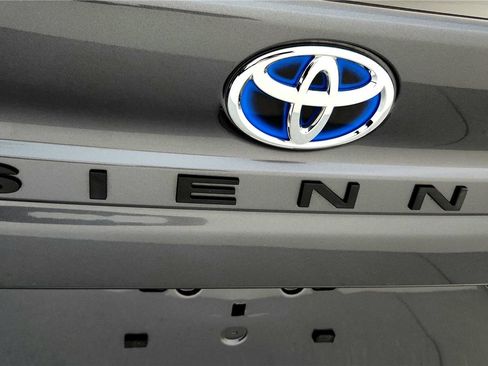 Used 2025 Toyota Sienna XLE w/ XLE Plus Package image 13