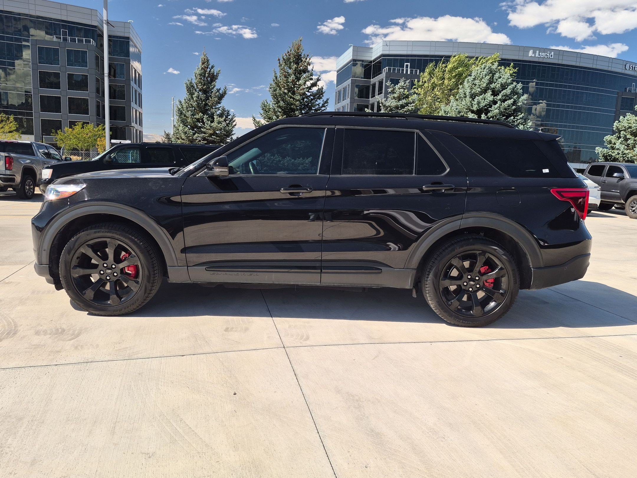Used 2022 Ford Explorer ST w/ Equipment Group 401A AWD/4WD image 2