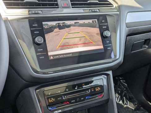 Used 2023 Volkswagen Tiguan SE w/ Panoramic Sunroof Package FWD image 13