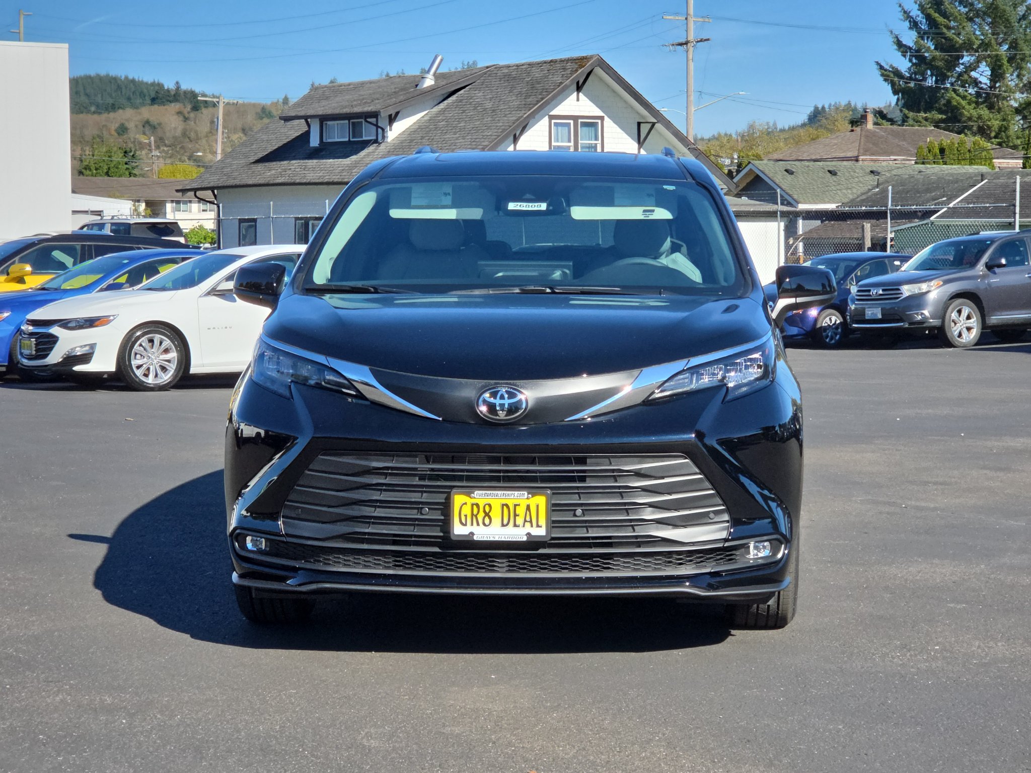New 2026 Toyota Sienna XLE AWD/4WD image 3