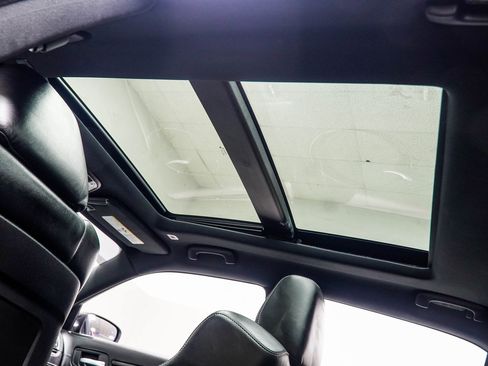 Used 2023 Chrysler 300 C image 38