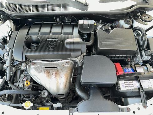 Used 2011 Toyota Camry XLE w/ SE/XLE Extra-Value Pkg FWD image 29