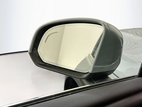 Used 2025 Volvo XC40 B5 Plus image 16