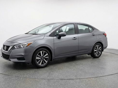 Used 2025 Nissan Versa SV image 3