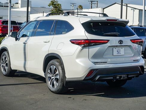 Used 2022 Toyota Highlander XLE image 7