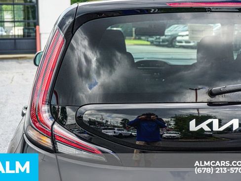 Used 2025 Kia Soul LX w/ LX Technology Package FWD image 12