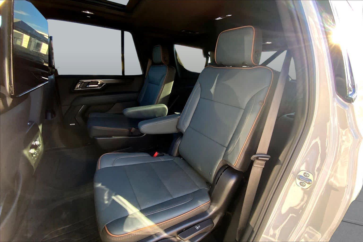 Used 2025 GMC Yukon AT4 w/ AT4 Premium Plus Package AWD/4WD image 20