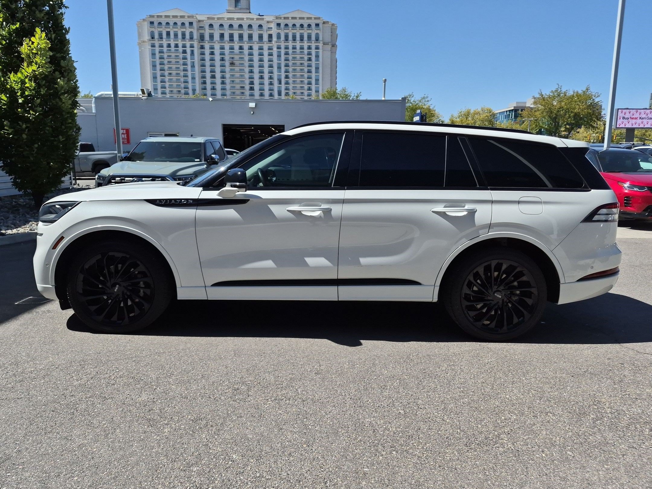 Used 2024 Lincoln Aviator Reserve w/ Equipment Group 201A AWD/4WD image 8