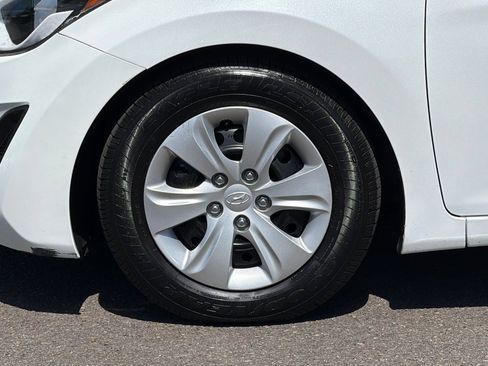 Used 2016 Hyundai Elantra SE FWD image 25