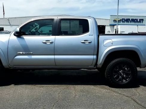 Used 2023 Toyota Tacoma SR5 w/ Technology Package AWD/4WD image 5