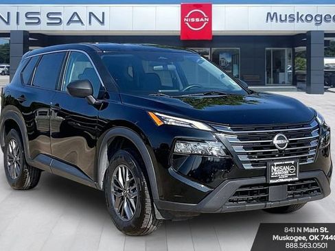Used 2024 Nissan Rogue S AWD/4WD image 1
