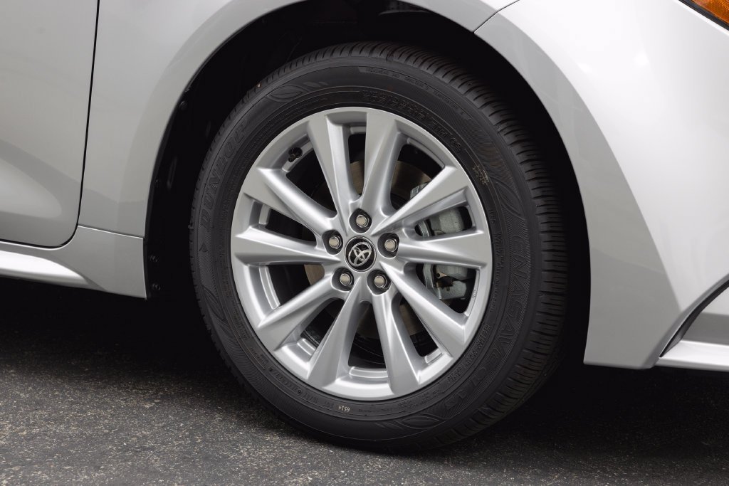 New 2027 Toyota Corolla LE w/ LE Premium Package FWD image 4