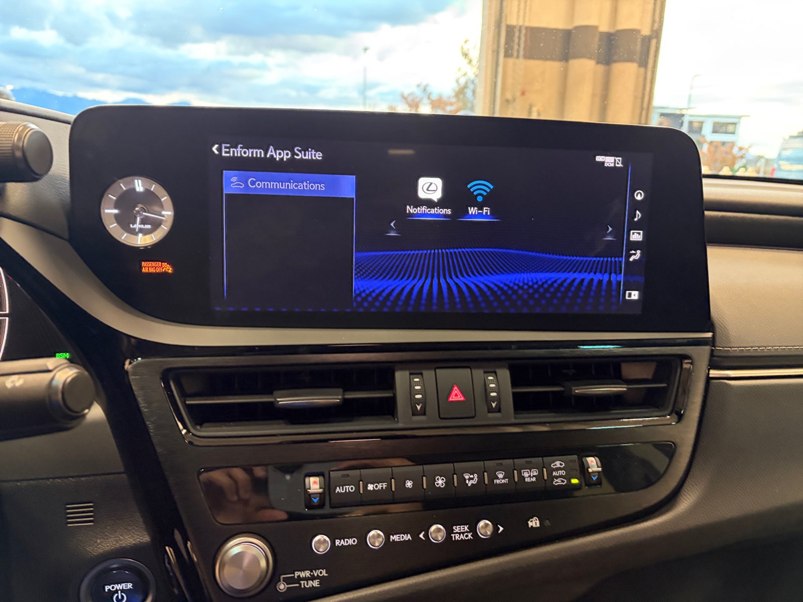 Used 2022 Lexus ES 300h w/ Accessory Package FWD image 28