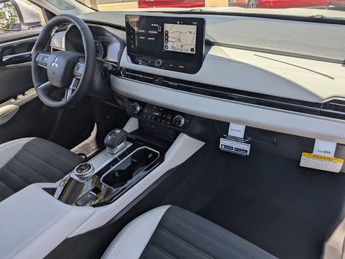 New 2026 Mitsubishi Outlander SE AWD/4WD image 8