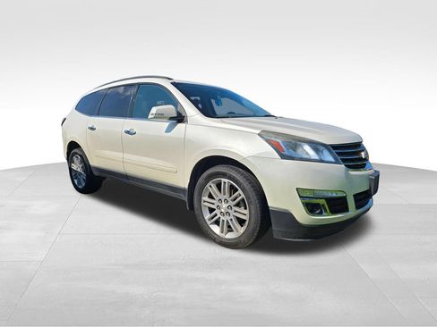 Used 2015 Chevrolet Traverse LT w/ Style and Technology Package FWD image 3