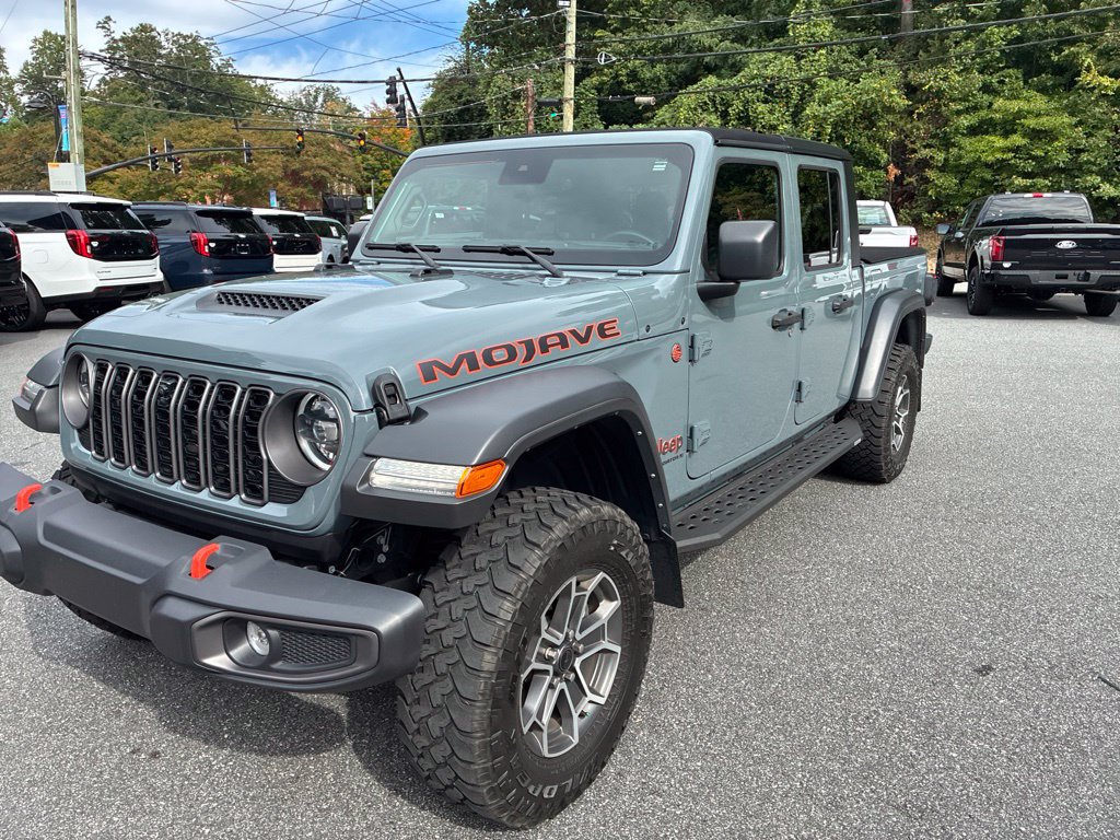 Used 2024 Jeep Gladiator Mojave w/ Technology Group AWD/4WD image 4