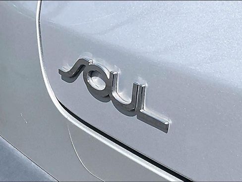 Used 2020 Kia Soul S FWD image 9