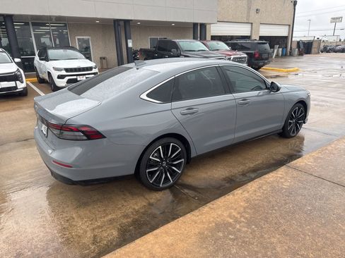 Used 2025 Honda Accord Touring image 8