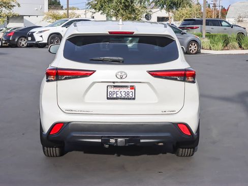 Used 2020 Toyota Highlander LE image 5