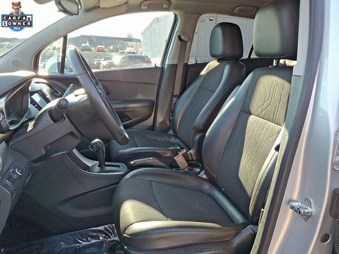 Used 2020 Chevrolet Trax LT w/ LT Convenience Package image 13