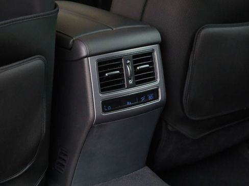 Used 2015 Hyundai Equus Signature RWD image 19