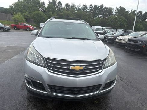 Used 2017 Chevrolet Traverse LT w/ Traveler's Package AWD/4WD image 3