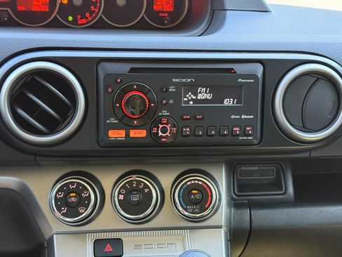 Used 2013 Scion xB FWD image 12