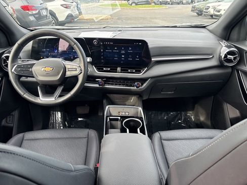 Used 2025 Chevrolet Equinox LT w/ Convenience Package II image 13