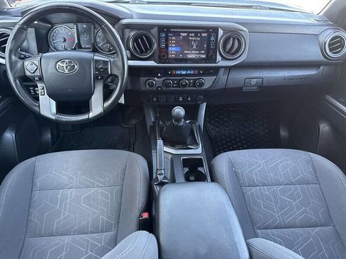 Used 2017 Toyota Tacoma TRD Sport AWD/4WD image 24
