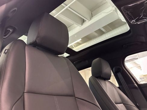 New 2026 Land Rover Range Rover Velar Dynamic SE image 24