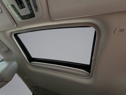 Used 2025 Toyota Sienna XLE FWD image 30