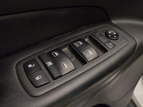 Used 2018 Jeep Grand Cherokee Laredo RWD image 27