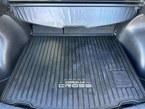 Used 2023 Toyota Corolla Cross XLE w/ Convenience Package AWD/4WD image 17