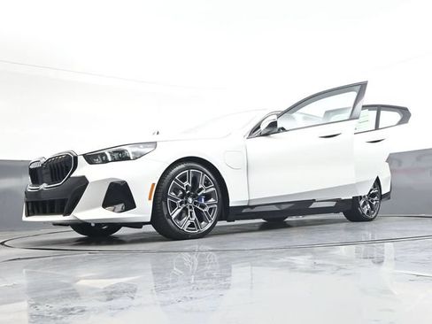 New 2027 BMW 550e xDrive AWD/4WD image 47