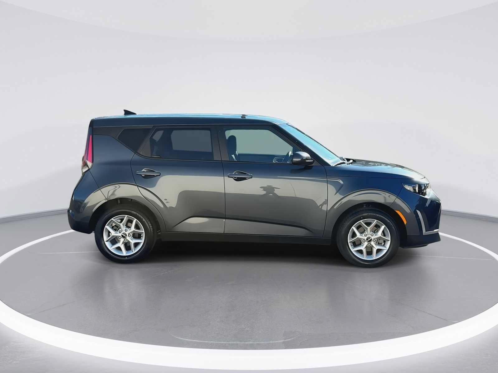 Used 2024 Kia Soul LX w/ Option Group 015 FWD image 9